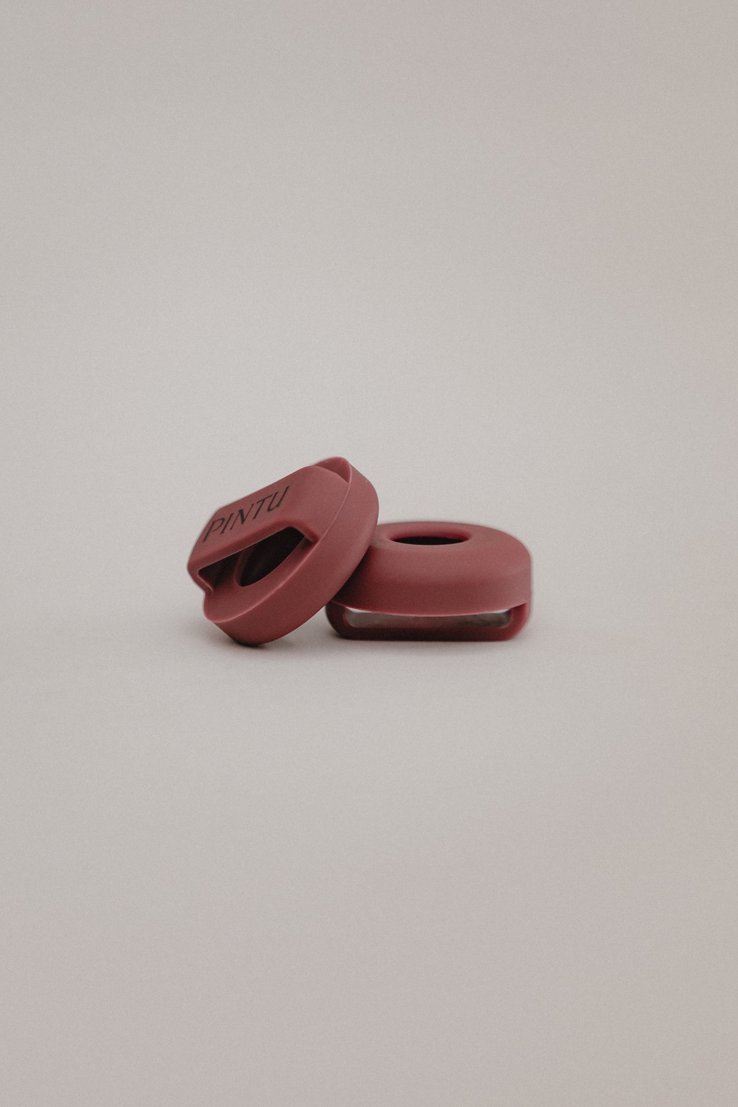 Pintu Apple Air Tag Holder Cherry