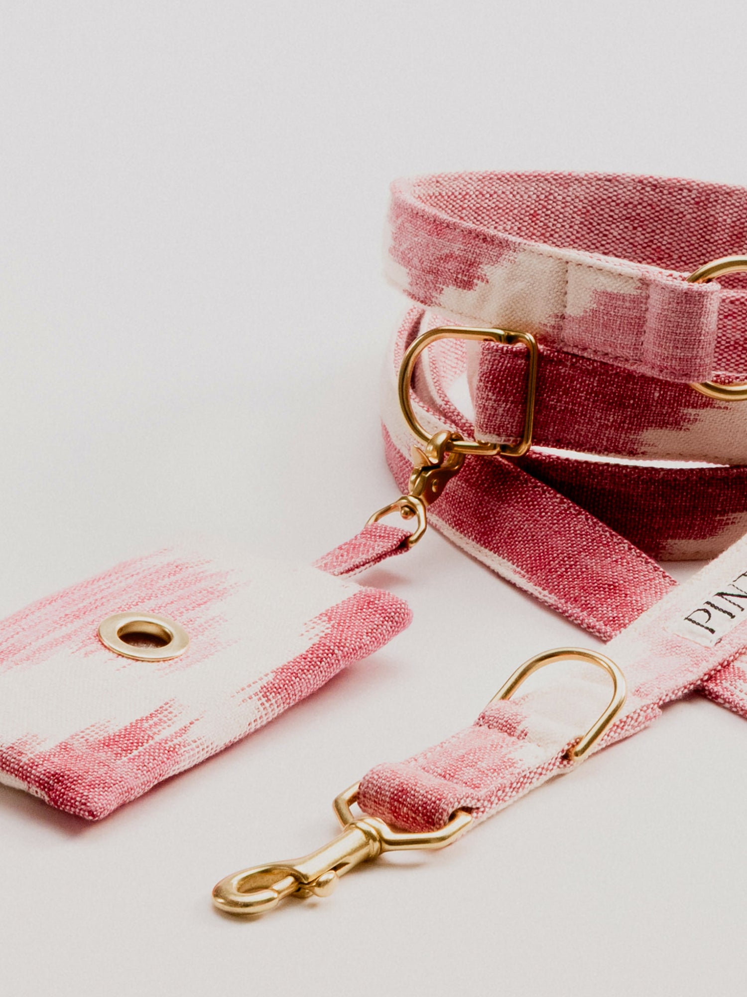Pintu Alma Leash Berry