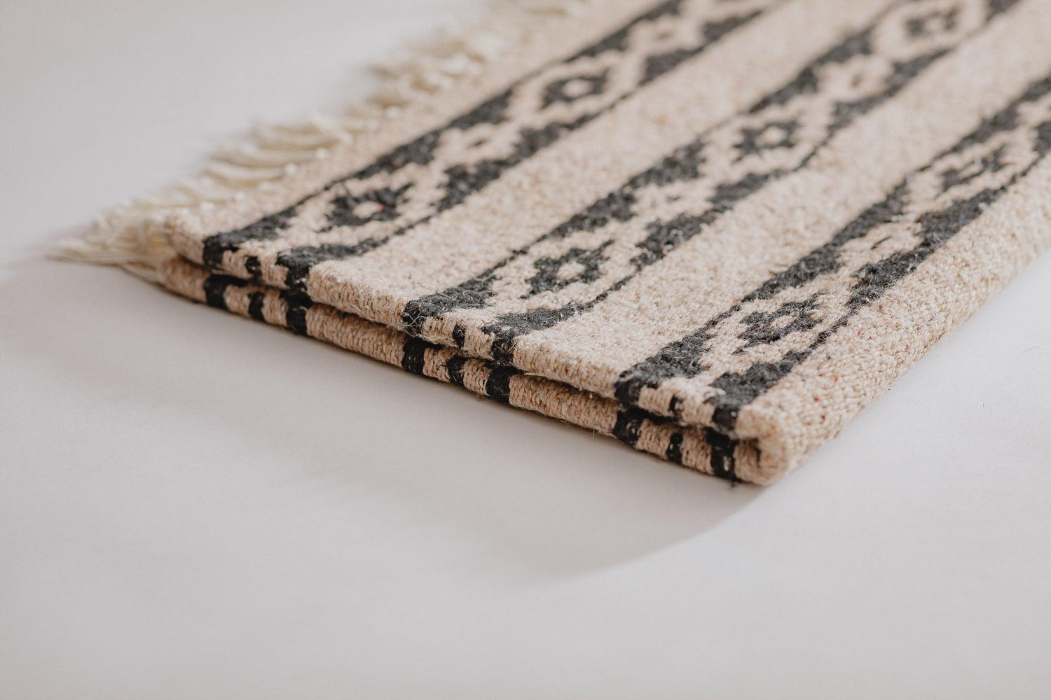 Aire Del Sur Dog Blanket - Beige/Black - Pintu