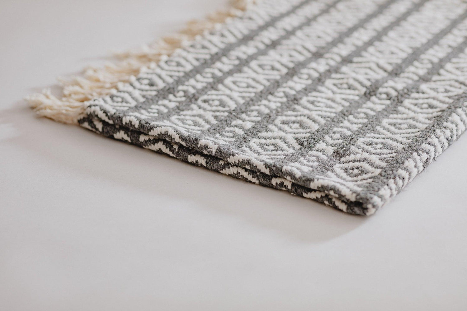 Aire Del Sur Dog Blanket - Dark Grey/White - Pintu